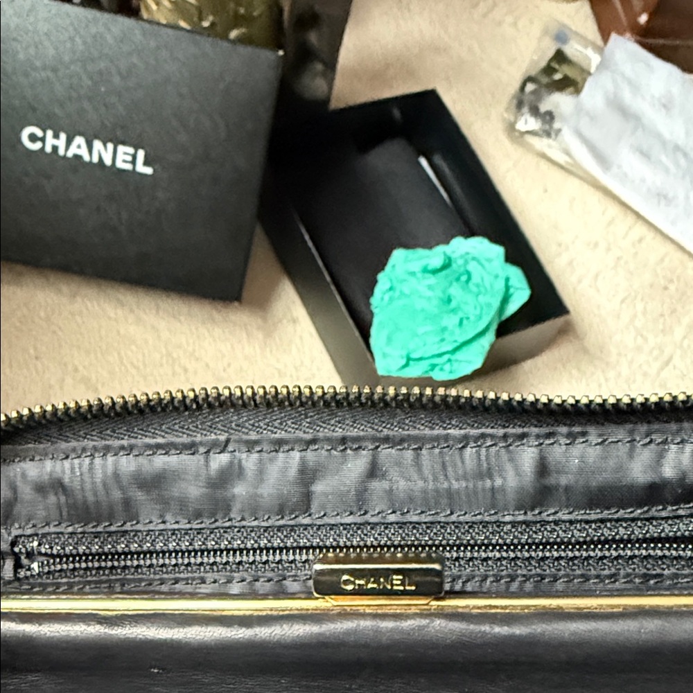 CHANEL Black Caviar Vintage Leather Zip Wallet 5” x 7” - Picture 5 of 7